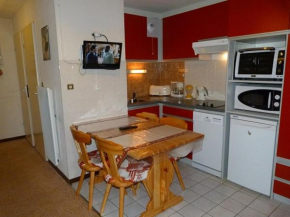 Agréable 2P 4 Pers, 24m², Balcon Est, Ski aux Pieds, Parking Gratuit, Quartier Animé des Bruyères - FR-1-178-164